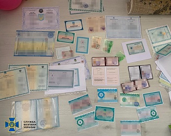 Контррозвідка СБУ блокувала масштабний канал нелегальної міграції іноземців у країни Євросоюзу