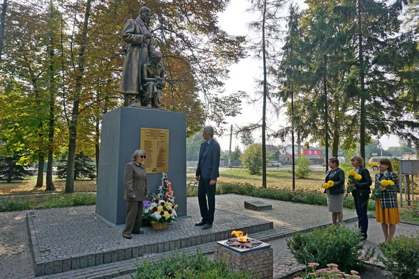 Ми пам’ятаємо наших героїв підпільників і партизан, які, ризикуючи життям, мужньо діяли в тилу ворога, наближаючи день Перемоги