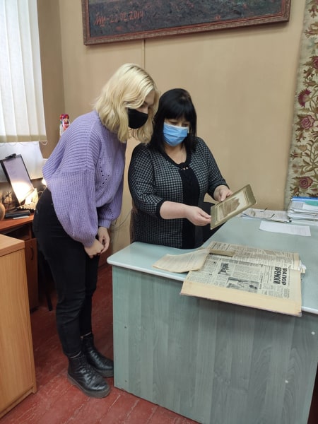 Сабріна ЛОГВИНЕНКО продовжує напрацьовувати матеріал для дослідницької роботи «Історія Народного Дому»