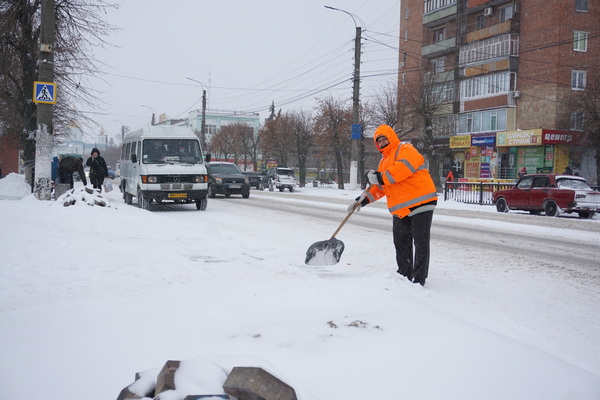 Протягом дня на вулицях міста працювала техніка КП “Благоустрій”