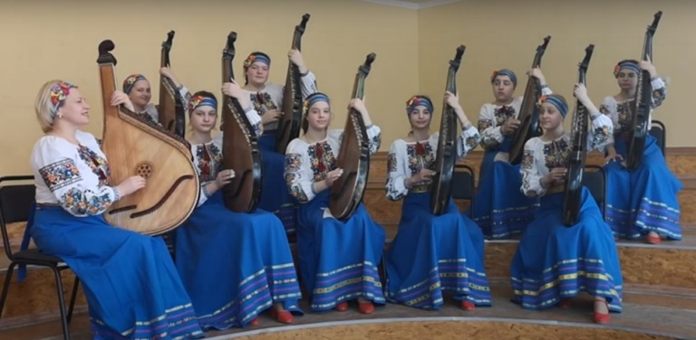 Ансамбль бандуристів «Мрія», КУ Сумська спеціалізована школа І-ІІІ ступенів № 29 м. Суми, Сумської області, керівник - Тягленко Тетяна Володимирівна, викладач- Карпинська Галина Василівна