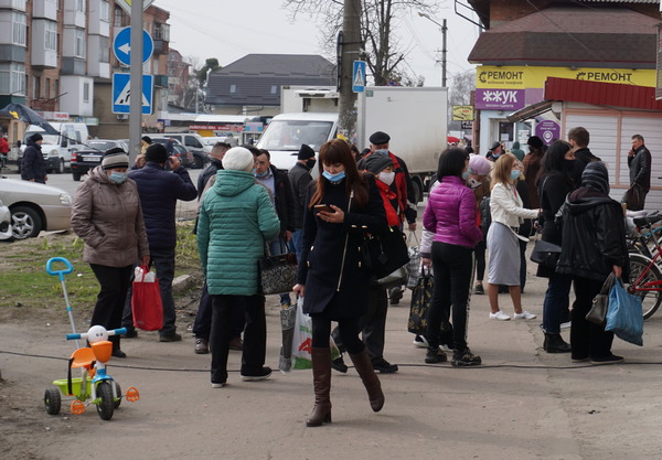 Працівники поліції продовжують перевіряти дотримання карантинних вимог
