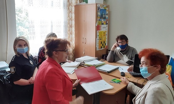 Напередодні 1 червня відбулася “гаряча” телефонна лінія на тему: «Дитина та її права»