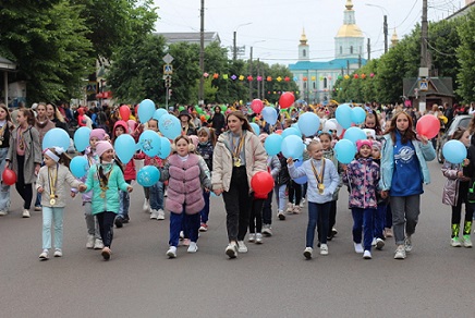 Загальноміські заходи з нагоди Дня захисту дітей зібрали тисячі маленьких охтирчан