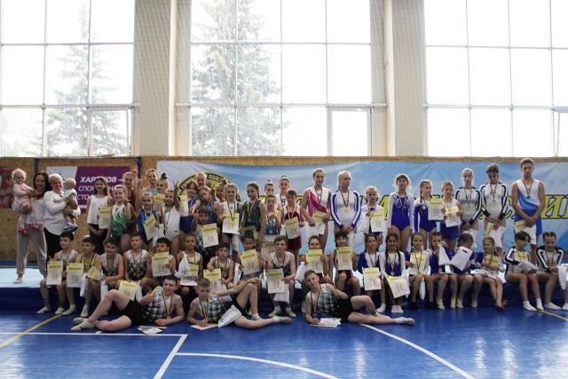 Акробати Охтирської ДЮСШ взяли участь у Чемпіонаті міста Харків зі стрибків на акробатичній доріжці