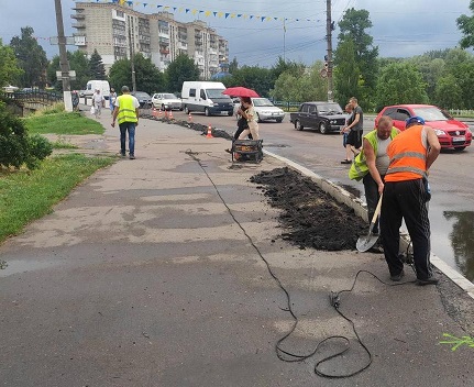 По вул.Незалежності розпочато роботи по усуненню недоліків