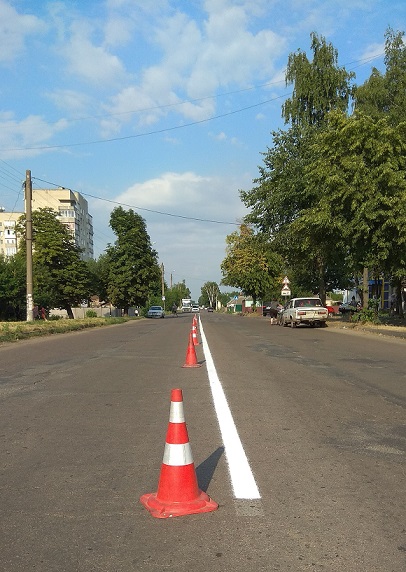 У місті тривають роботи з нанесення дорожньої розмітки