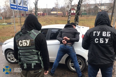 Служба безпеки України викрила злочинне угруповання, яке тероризувало мешканців Сумської області під виглядом співробітників СБУ