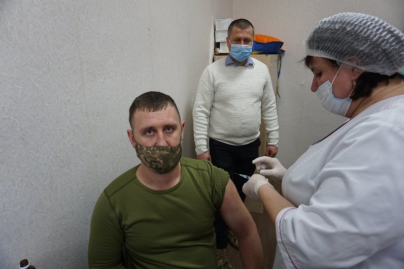 Бустерну дозу проти COVID-19 вже отримали 234 жителі Охтирської громади