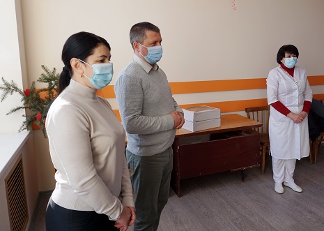 Міський голова Павло КУЗЬМЕНКО разом з секретарем міської ради Вікторією БУЛАХ привітали колектив стоматполіклініки