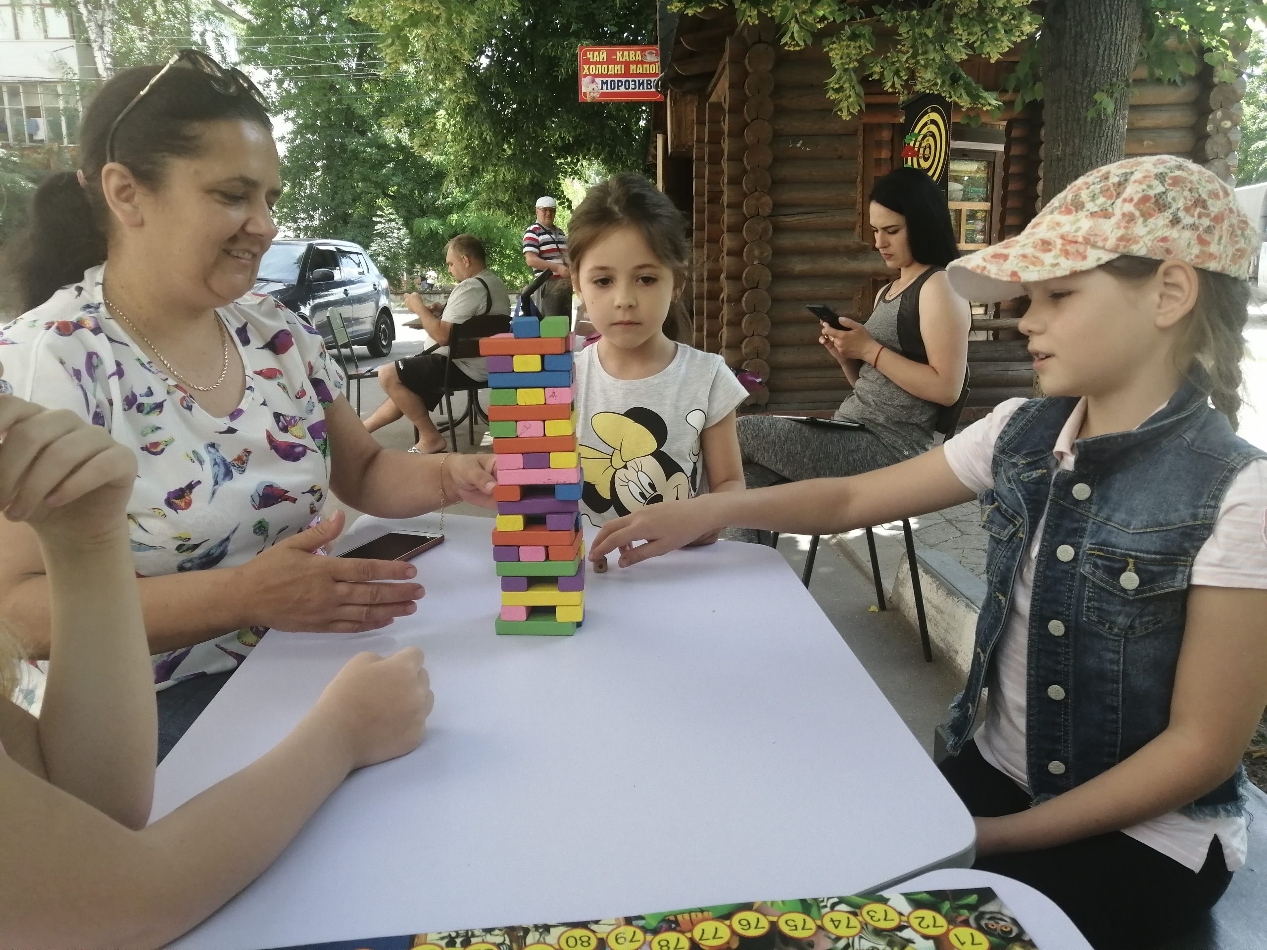 Бібліотека під липами – територія розваг та відпочинку