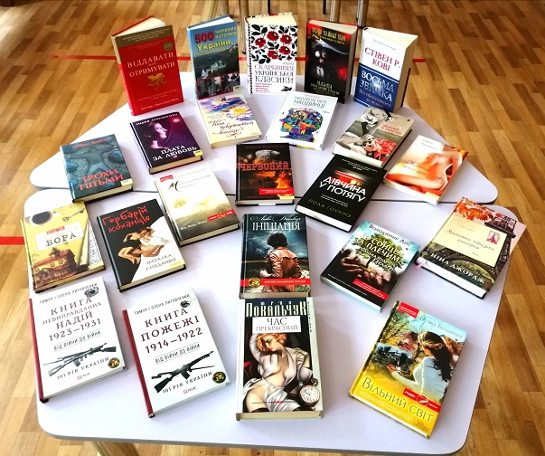 Дарування книг бібліотеці продовжується