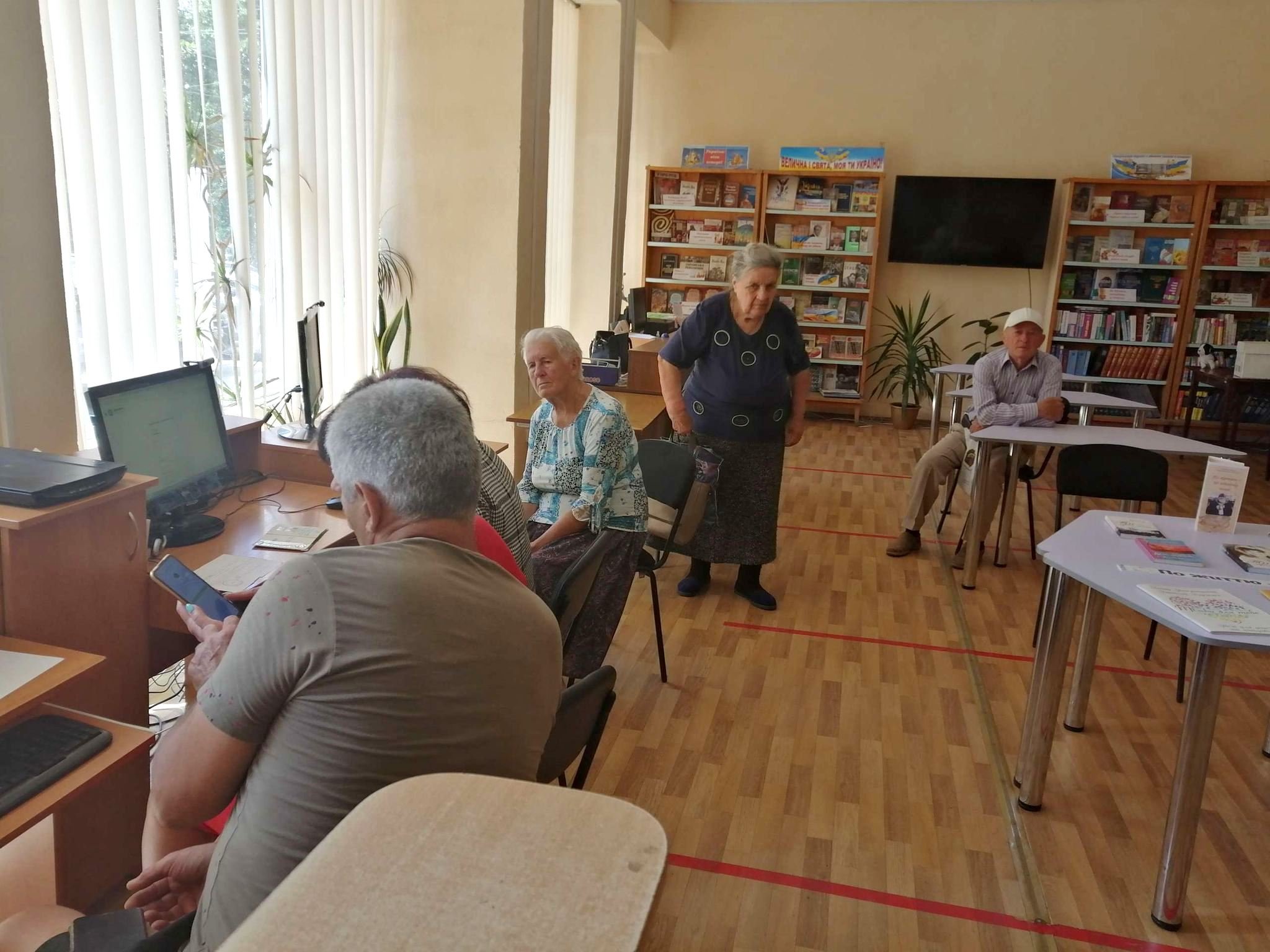 Охтирська публічна бібліотека продовжує надавати електронні послуги в умовах воєнного стану
