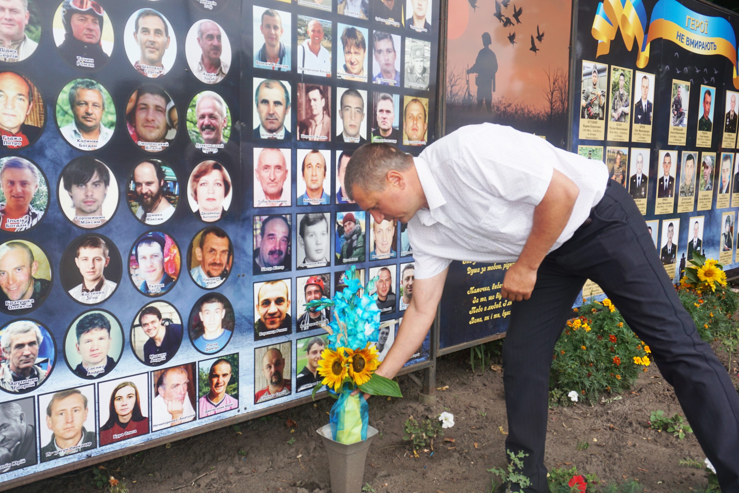 В ОХТИРЦІ ВШАНОВУЮТЬ ПАМ’ЯТЬ ЗАХИСНИКІВ УКРАЇНИ