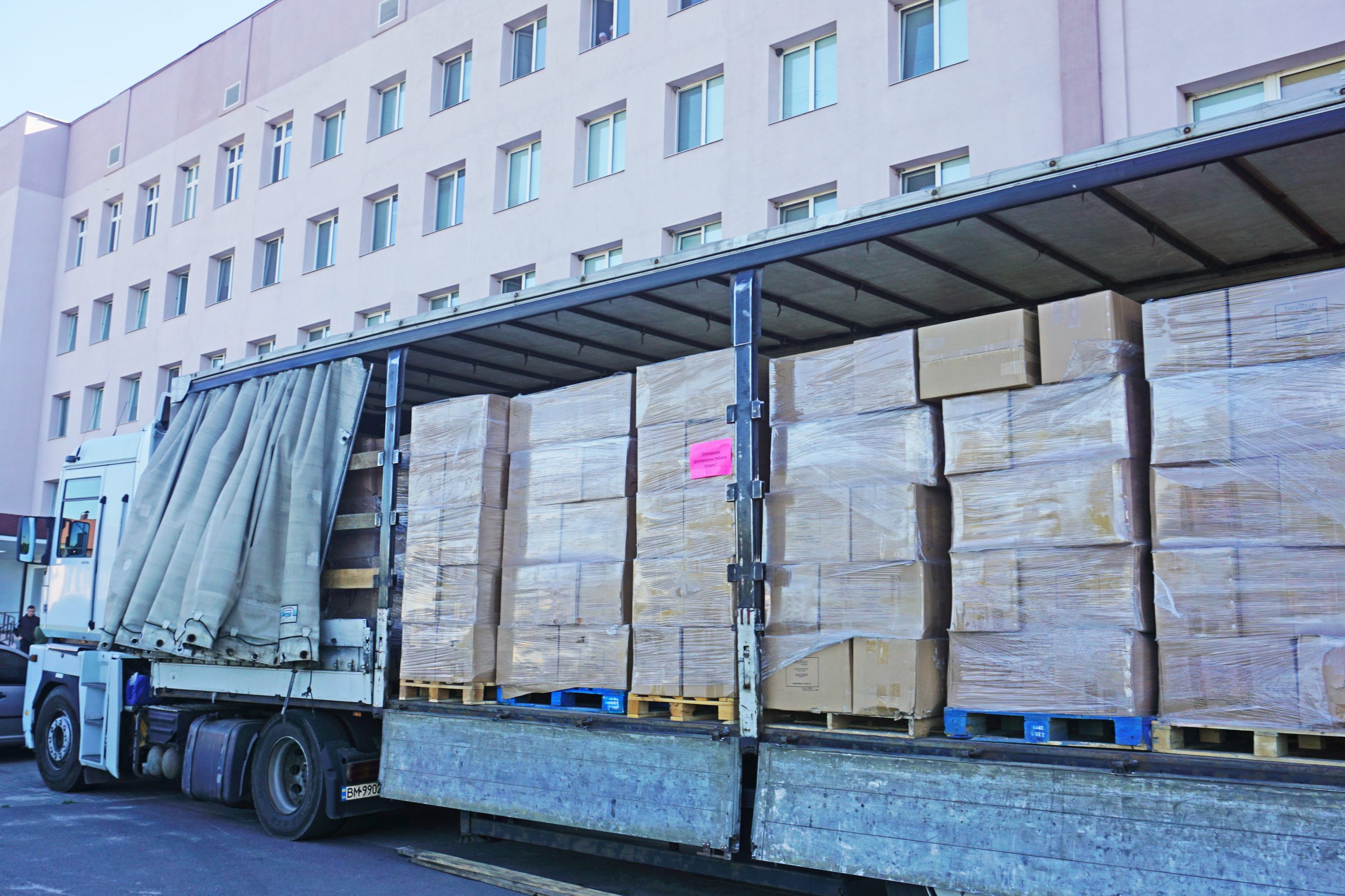 ОХТИРСЬКА ЛІКАРНЯ ОТРИМАЛА ВАНТАЖ ІЗ МЕДИЧНИМИ МАТЕРІАЛАМИ