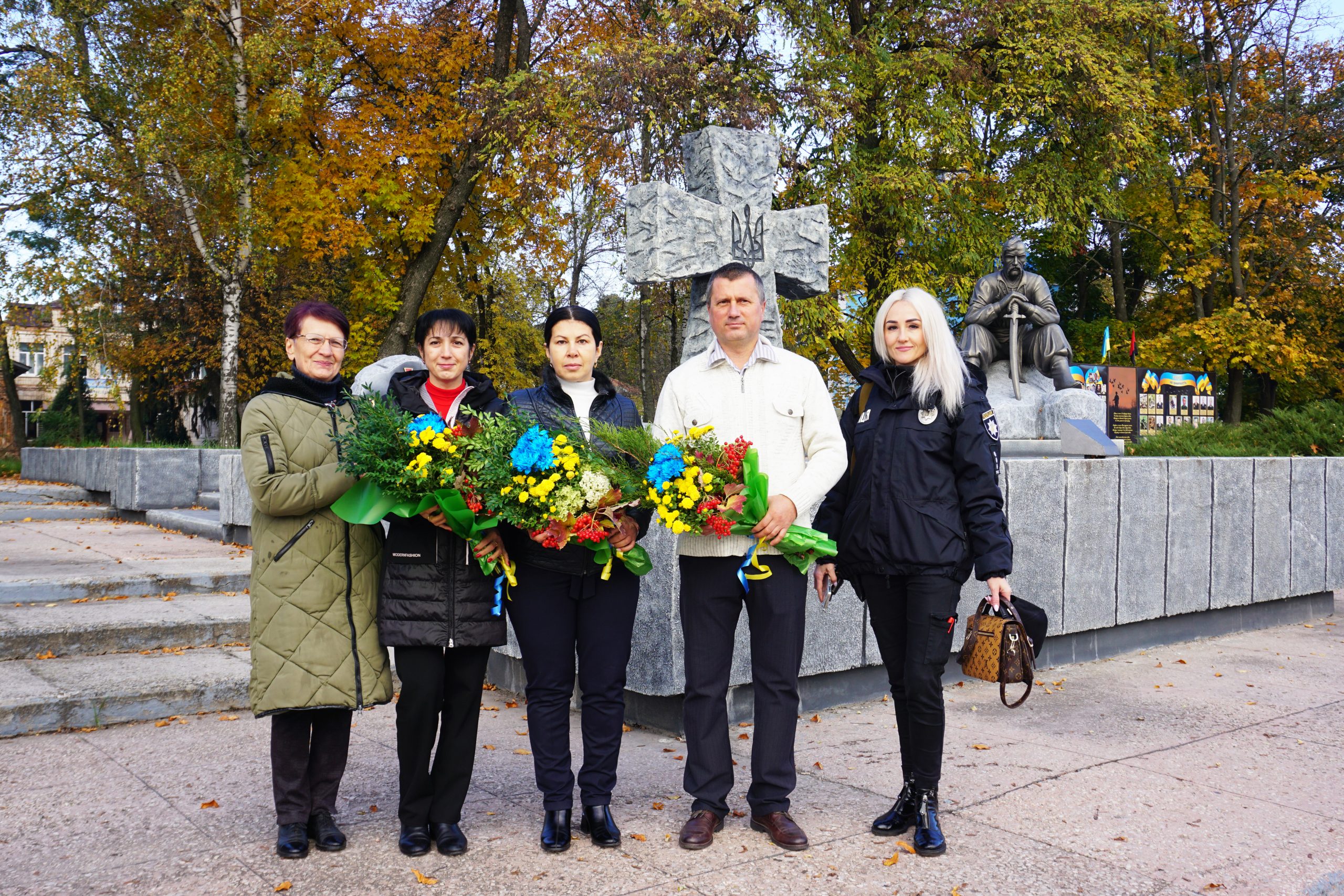 ВШАНОВУЄМО ЗАХИСНИКІВ І ЗАХИСНИЦЬ УКРАЇНИ