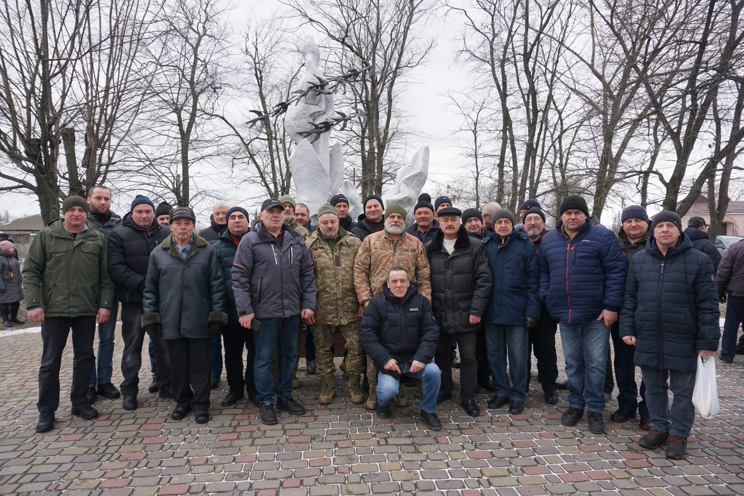  Хвилиною мовчання  та покладанням квітів вшанували пам’ять учасників бойових дій на території інших держав