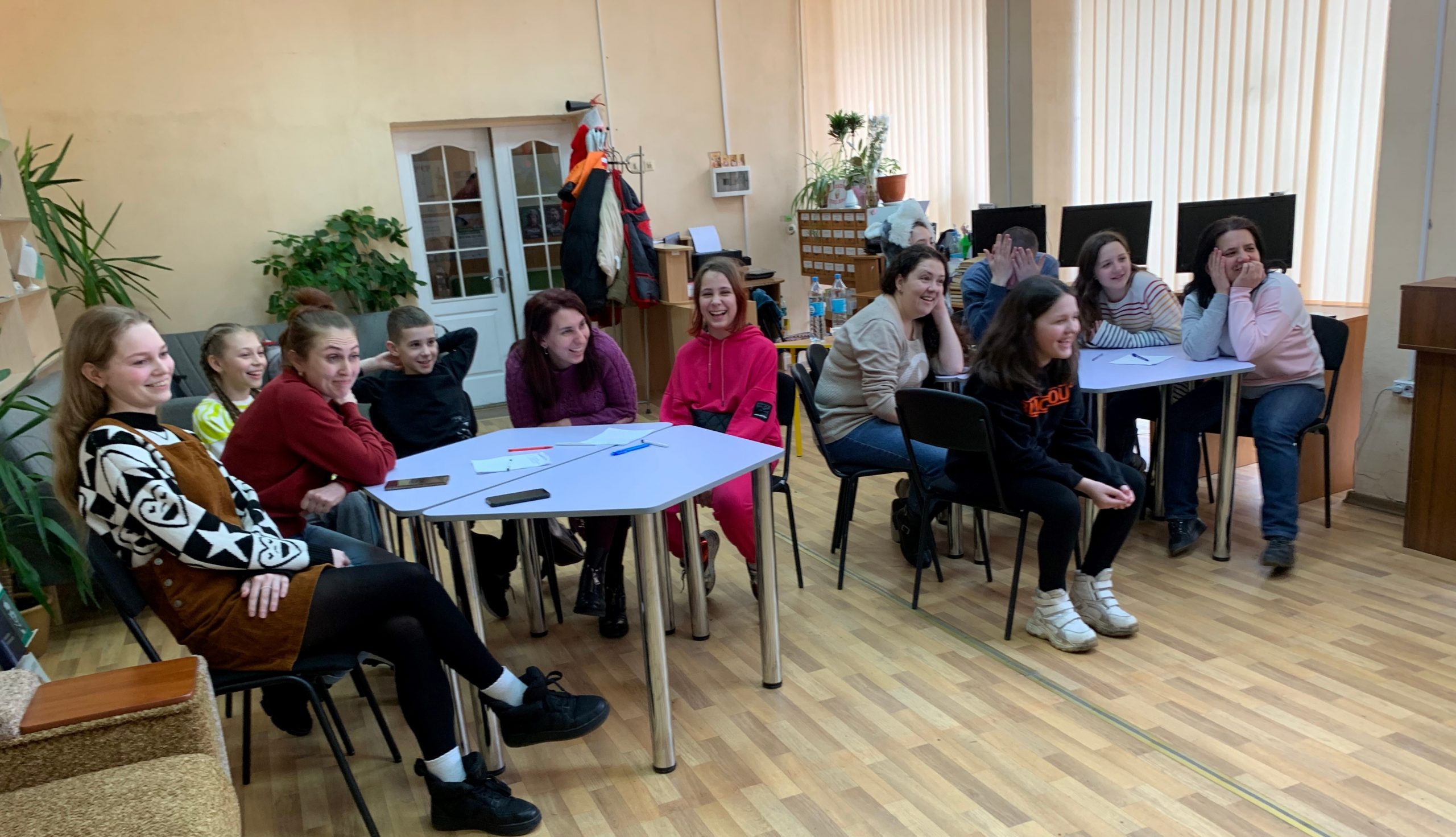 Клуб «Моя сім’я – моя фортеця» зібрав дорослих та дітей, щоб змістовно провести дозвілля у бібліотеці