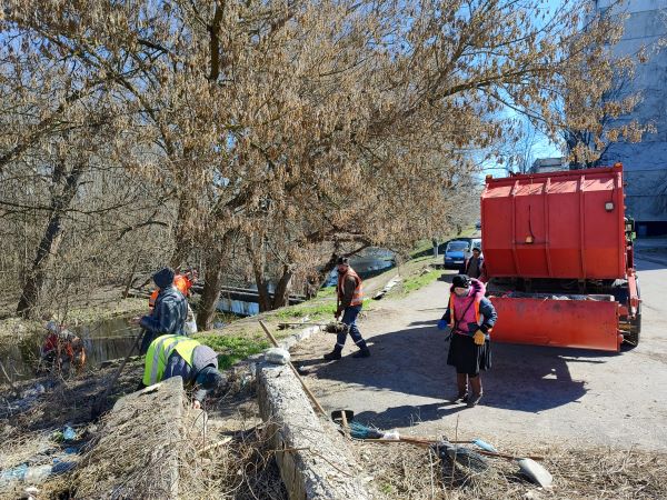 В Охтирці триває весняне прибирання