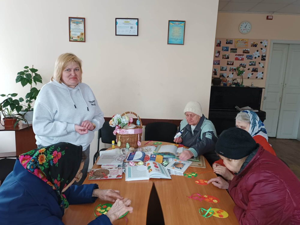 Майстер-класі «Писанка – Диво Великоднє» для підопічних Охтирського терцентру соціального обслуговування