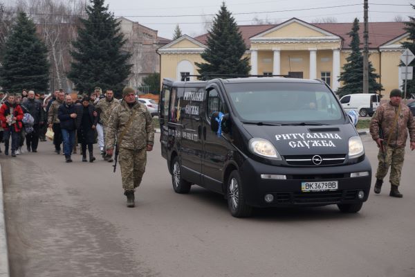 Тепер йому назавжди 24: Охтирська громада попрощалася із Героєм