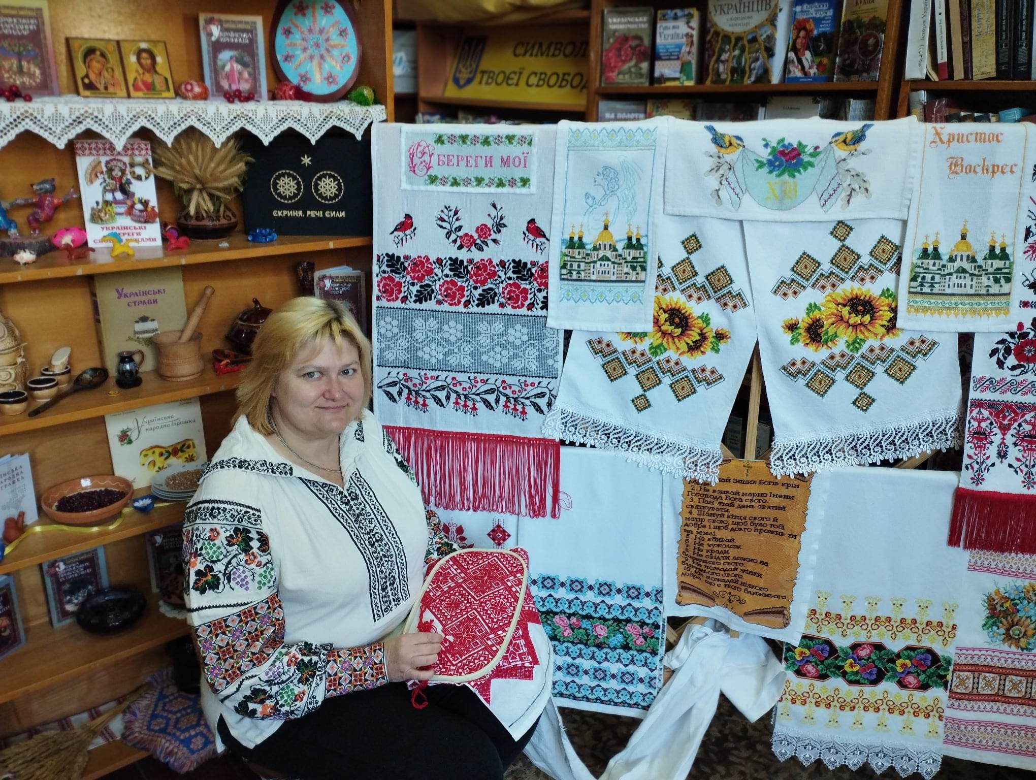 ВИШИВАНКИ НАТАЛІЇ ТЕСМЕНЕЦЬКОЇ