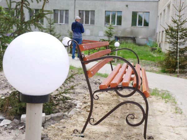Благоустрій території лікарні триває