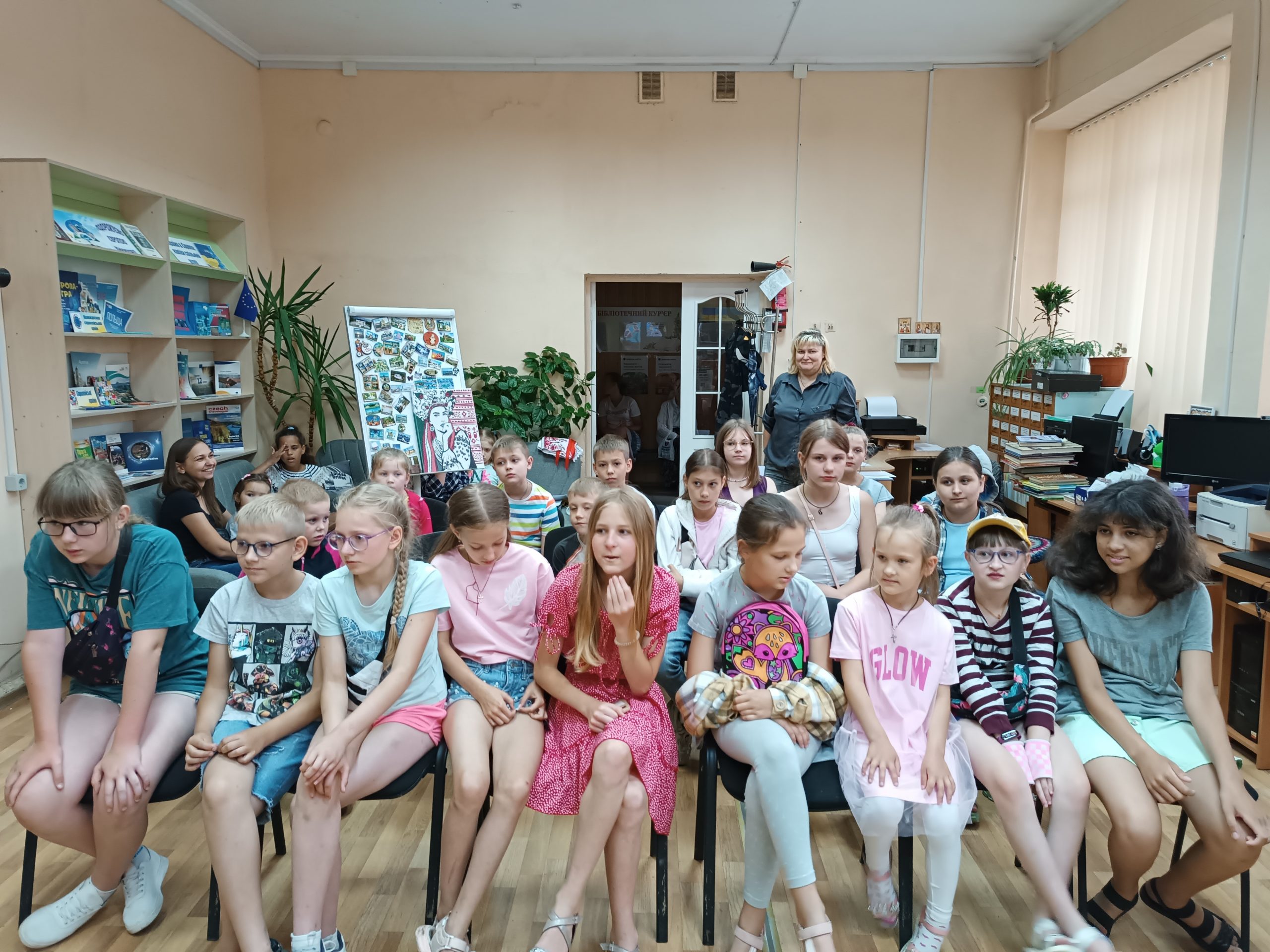 Лаунж-зону «Бібліотека під липами» закрито!
