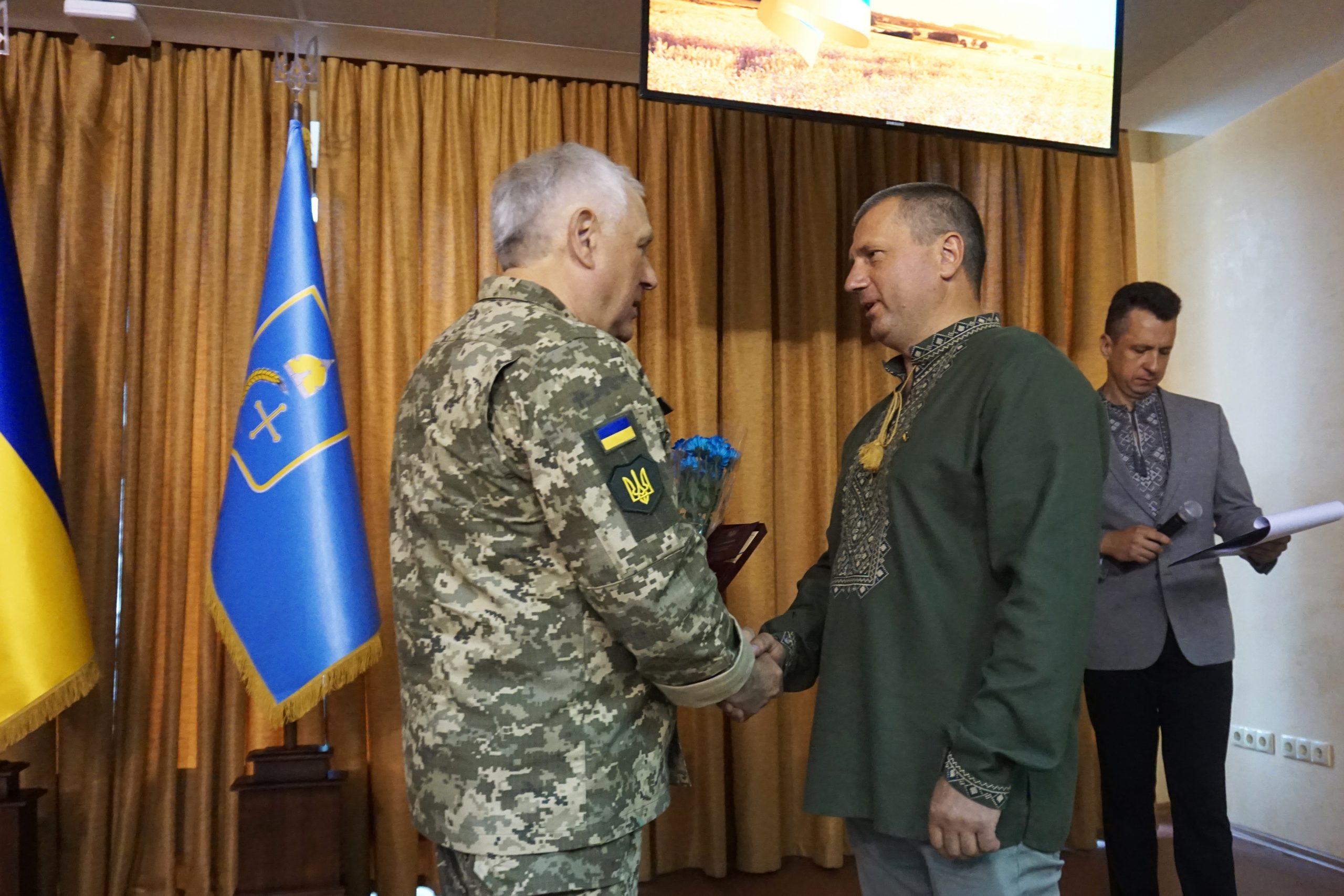 МІСЬКОМУ ГОЛОВІ ОХТИРКИ ВРУЧИЛИ ОРДЕН «ЗА МУЖНІСТЬ»