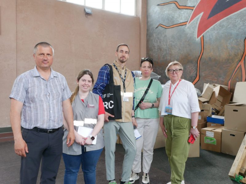 Переселенці з зони активних бойових дій отримали продуктові та гігієнічні набори