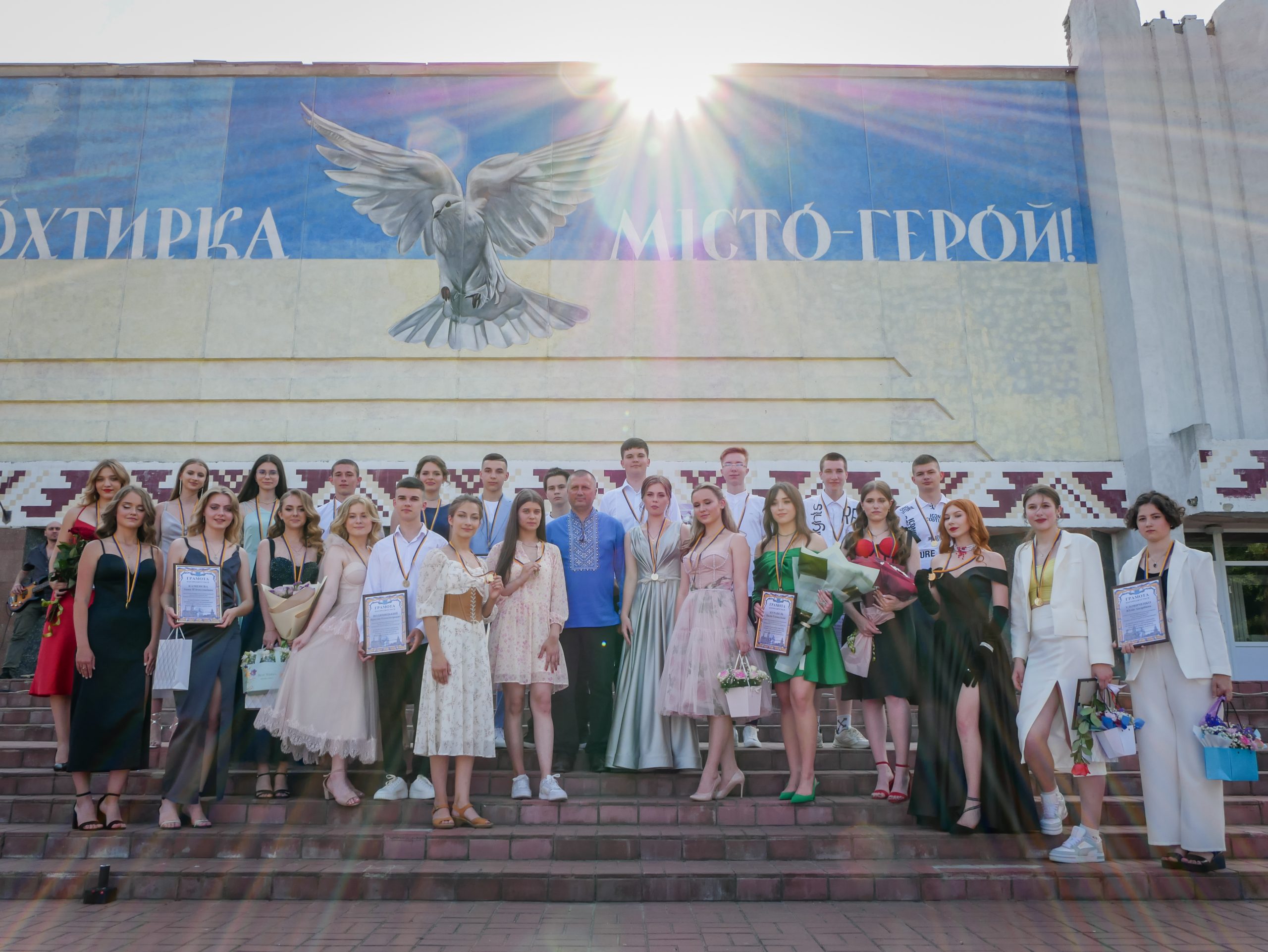 У місті відбулися урочистості з нагоди вручення медалей випускникам