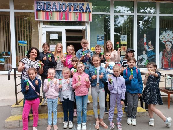 Літня лаунж-зона для дітей «Бібліотека під липами»