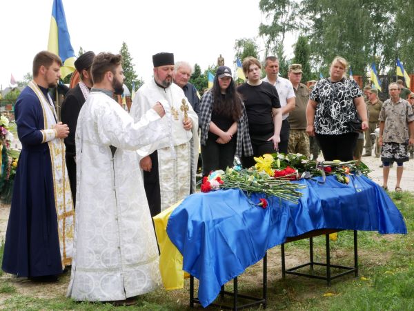 Сьогодні містяни віддали останню шану Герою – охтирчанину Денисову Костянтину