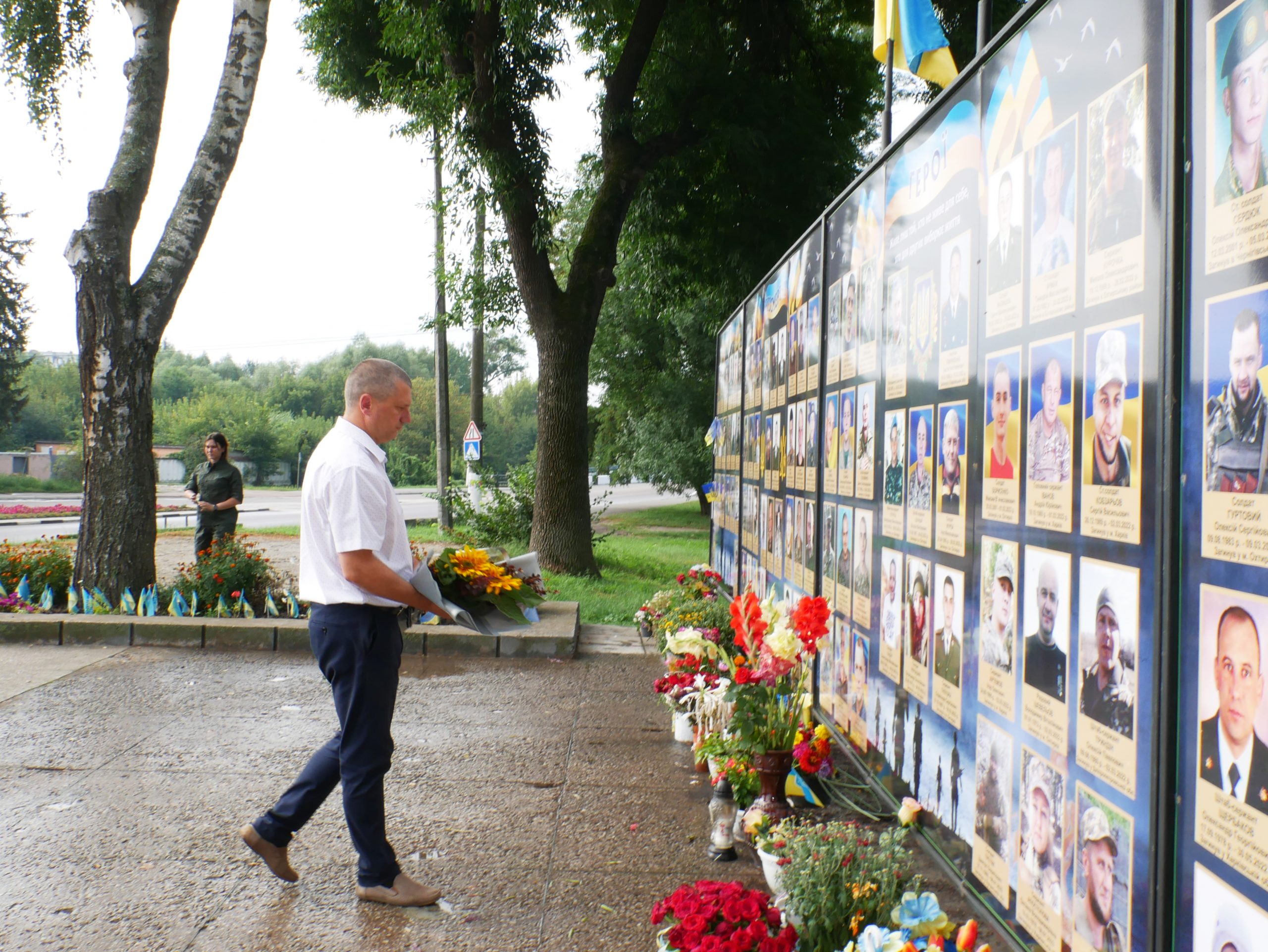 В ОХТИРЦІ ВШАНОВУЮТЬ ПОЛЕГЛИХ УКРАЇНСЬКИХ ЗАХИСНИКІВ І ЗАХИСНИЦЬ