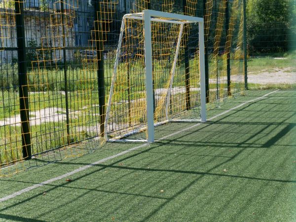 Відновлене футбольне поле в мікрорайоні Дачний