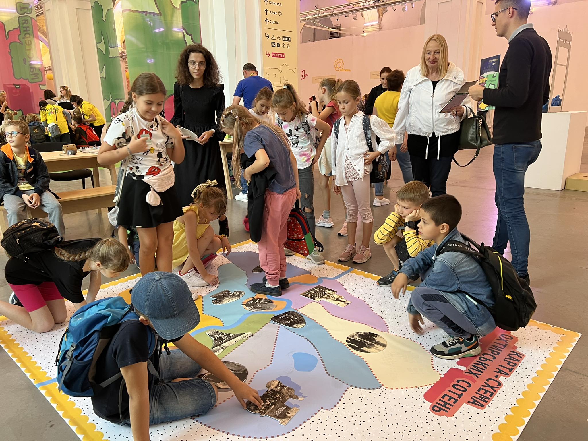 ОХТИРСЬКИЙ МУЗЕЙ ЗНАЙОМИТЬ З МІСТОМ-ГЕРОЄМ