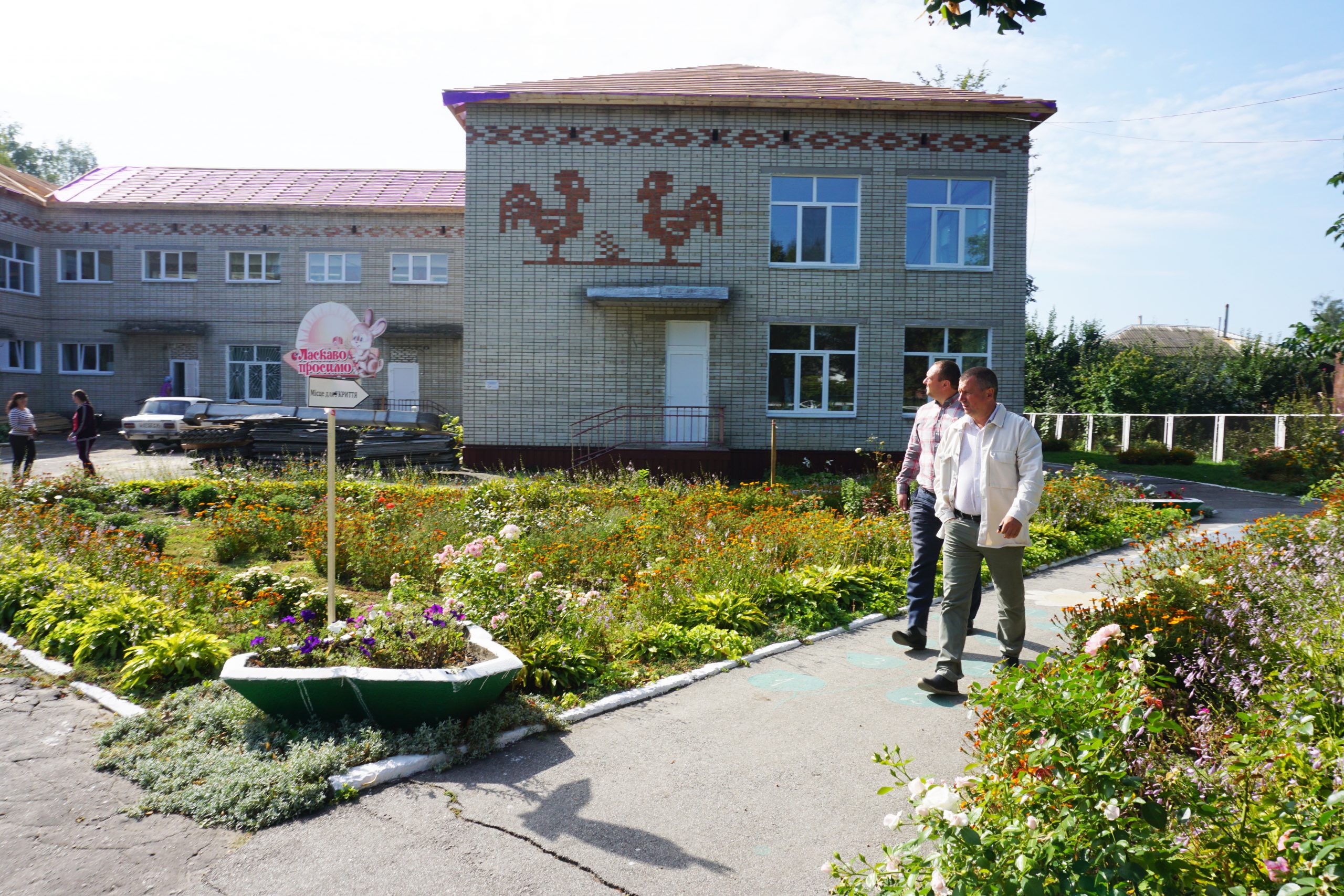 ПРОДОВЖУЄМО ВІДНОВЛЮВАТИ ЗРУЙНОВАНЕ ВОРОГОМ