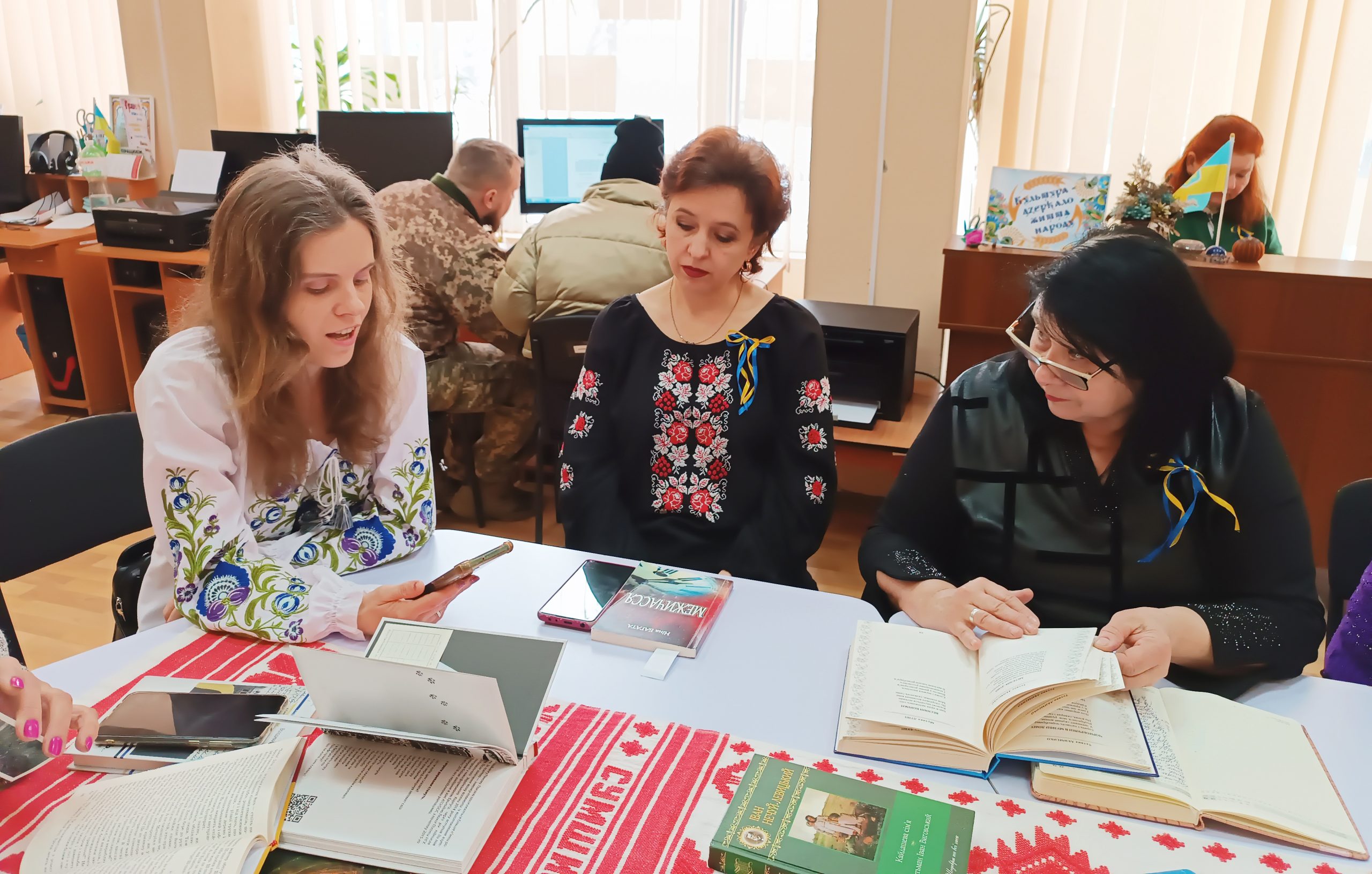 Година спілкування «І там, де звучить рідна мова, живе український народ» в бібліотеці