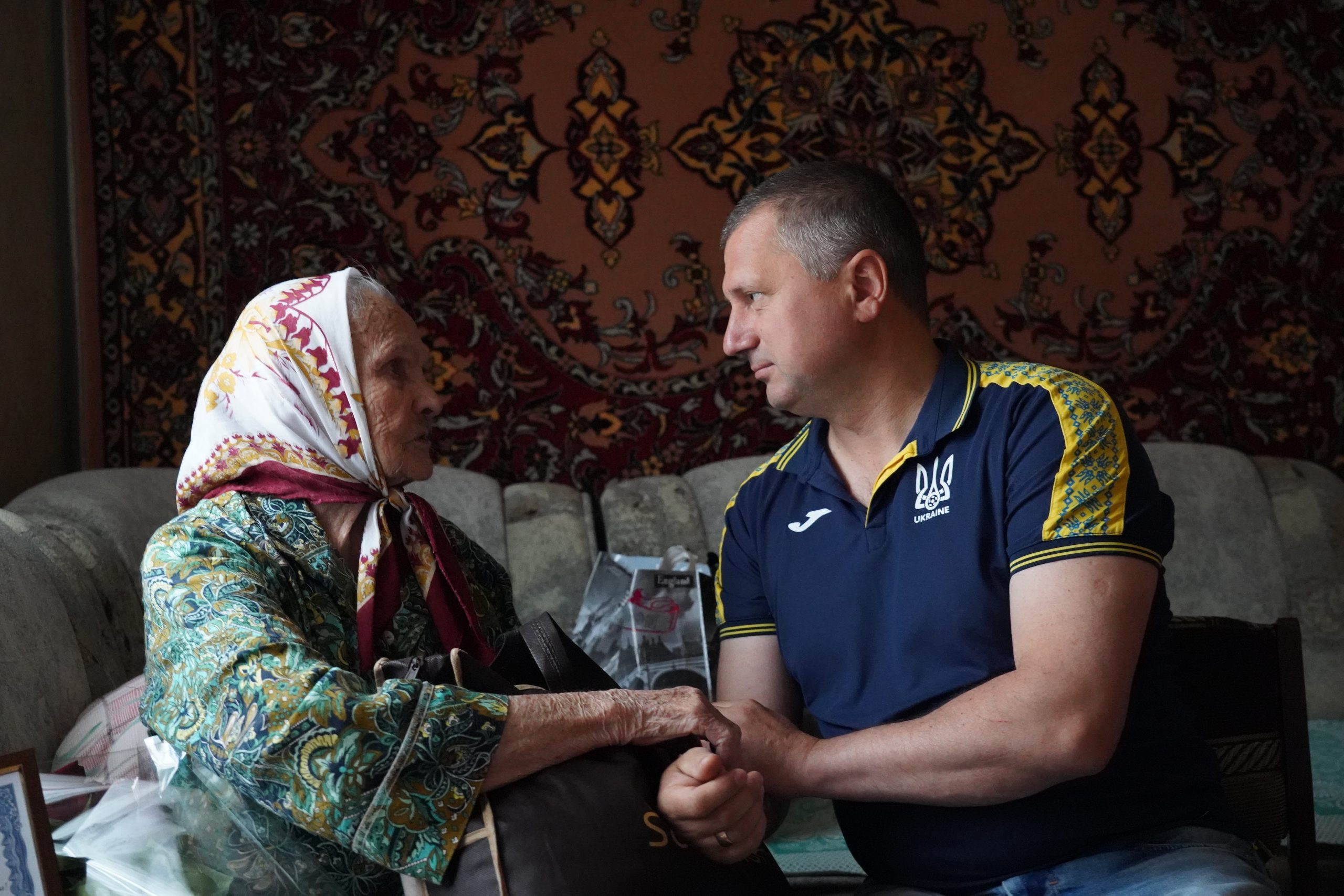 ПАВЛО КУЗЬМЕНКО ПРИВІТАВ ЗІ 100-РІЧЧЯМ ЖИТЕЛЬКУ ОХТИРКИ АНАСТАСІЮ СОПІТЬКО!