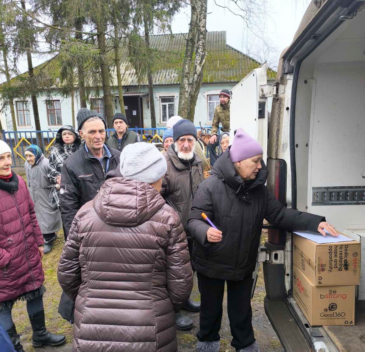МЕШКАНЦІ СТАРОІВАНІВСЬКОГО СТАРОСТАТУ ОТРИМАЛИ ПРОДУКТОВІ НАБОРИ
