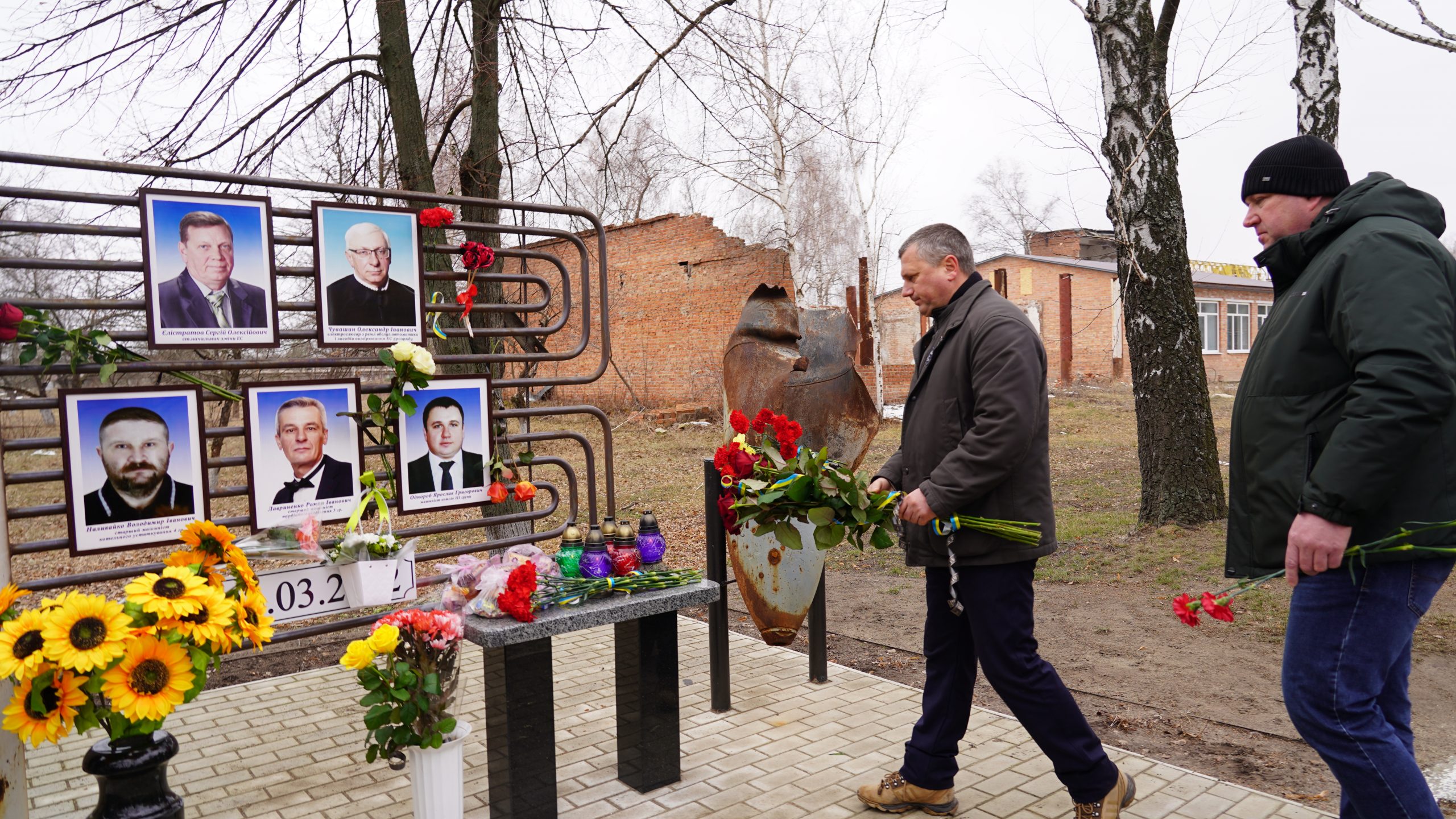 ВШАНУВАЛИ ПАМ’ЯТЬ ЗАГИБЛИХ ПІД ЧАС АВІАУДАРУ ПО ТЕЦ