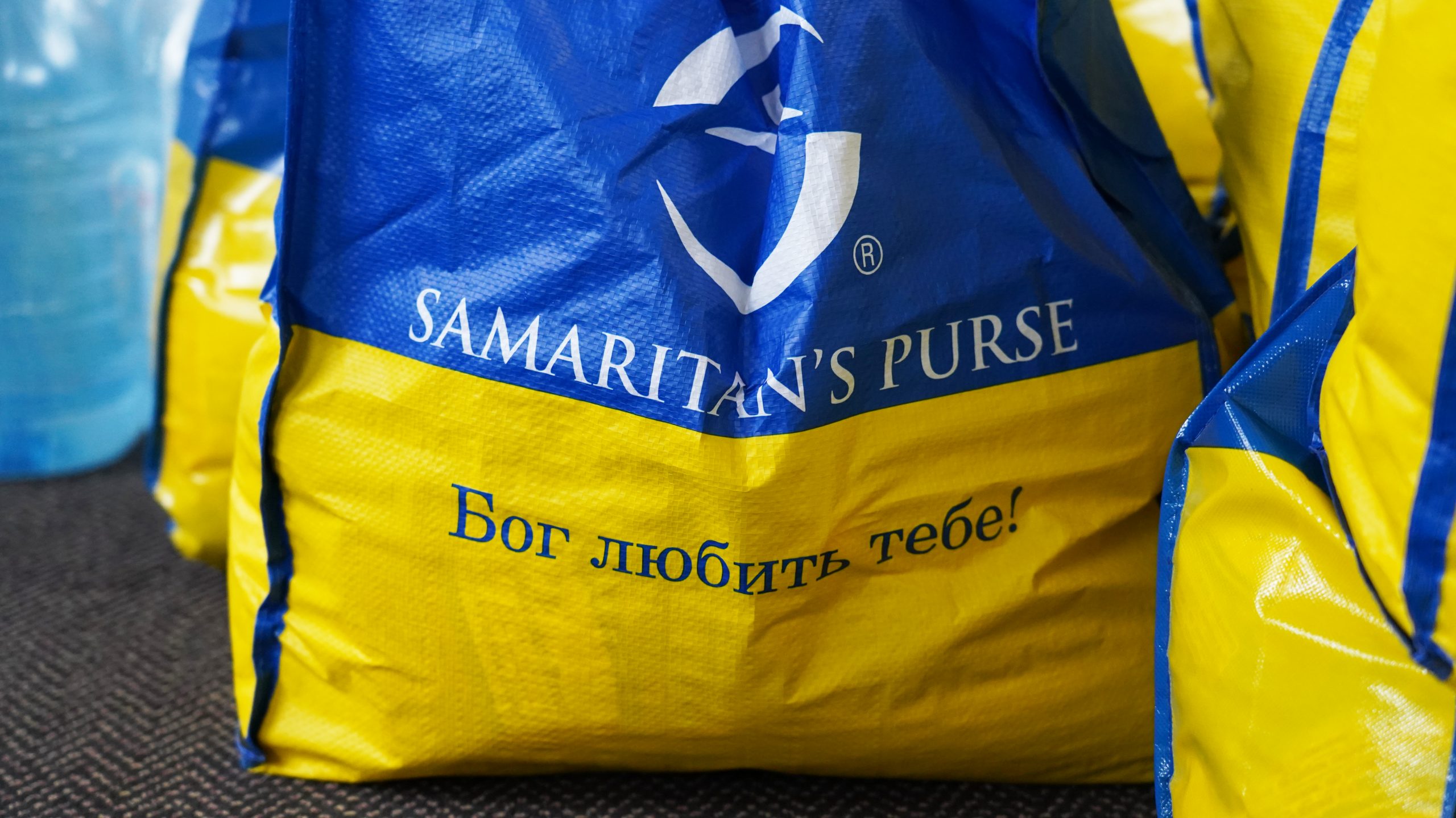 ПЕРЕСЕЛЕНЦІ ОТРИМАЛИ ПРОДУКТОВІ НАБОРИ ВІД МІЖНАРОДНИХ БЛАГОДІЙНИКІВ