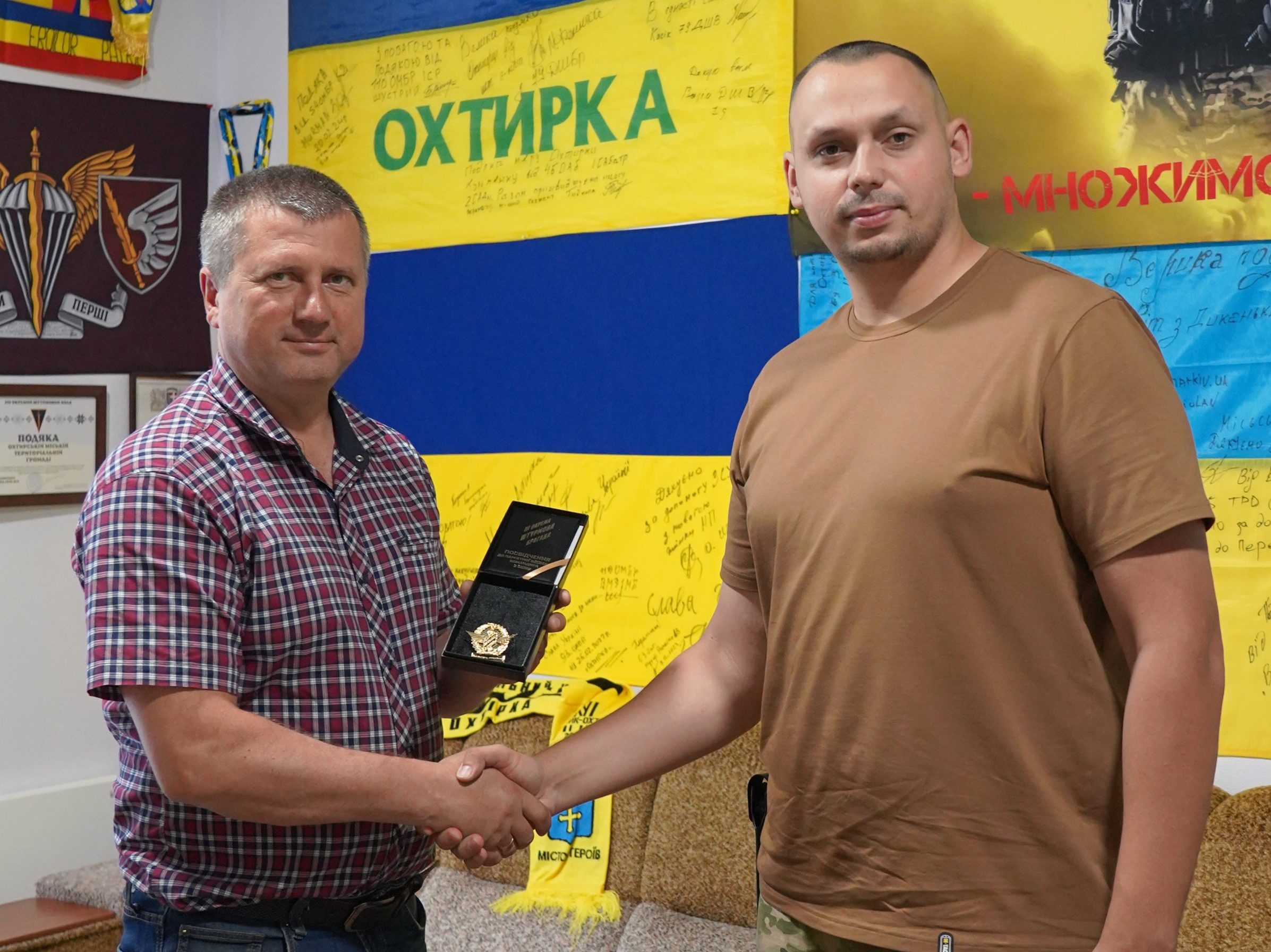 ПОЧЕСНА ВІДЗНАКА МІСЬКОМУ ГОЛОВІ ОХТИРКИ – ВІД ЗСУ