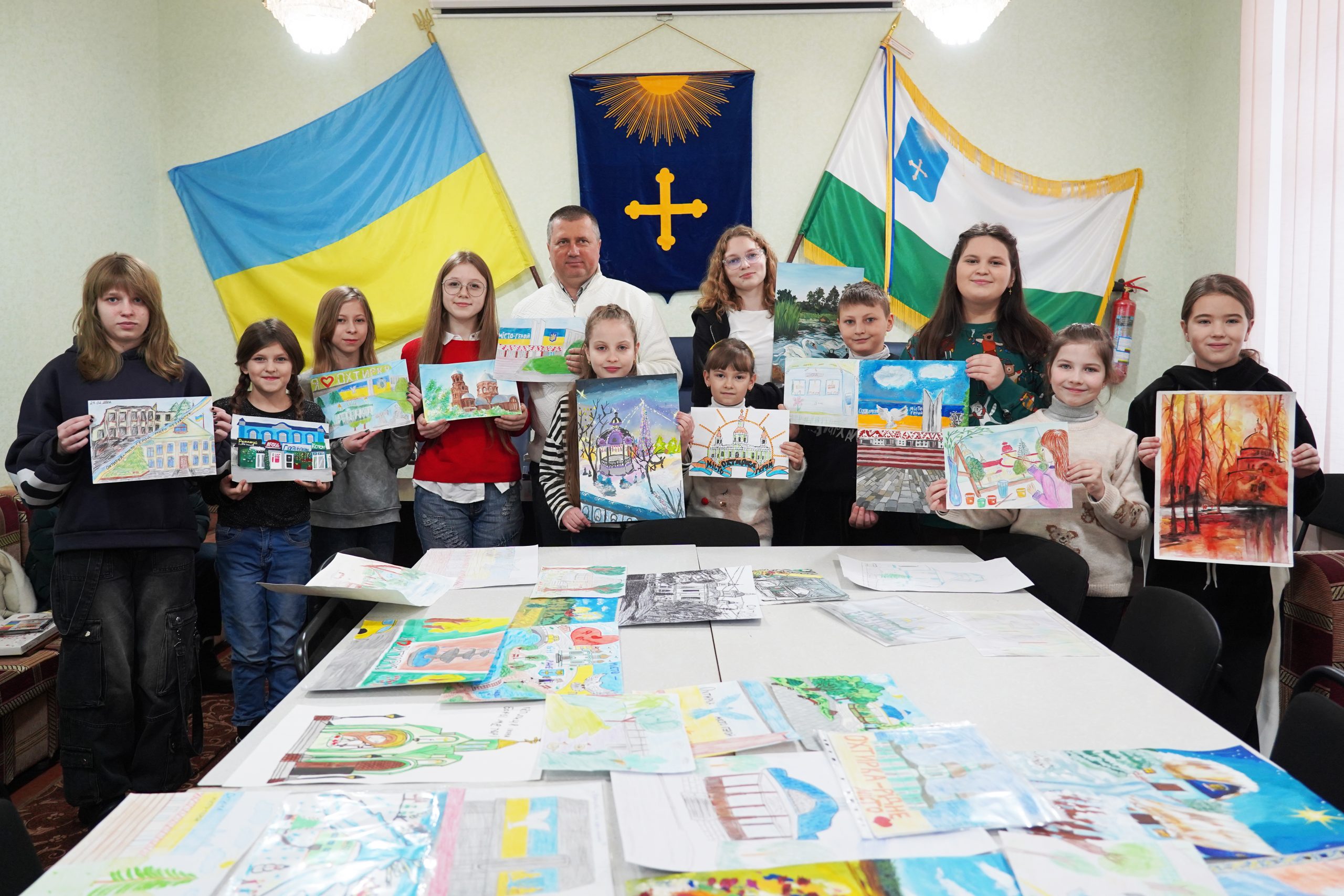 ВІТАЄМО ПЕРЕМОЖЦІВ ТА УЧАСНИКІВ МІСЬКОГО КОНКУРСУ МАЛЮНКУ «ОХТИРКА — МОЄ РІДНЕ МІСТО»!